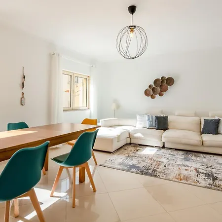 Family-friendly With Ac & Patio By Lovelystay * Portimão
