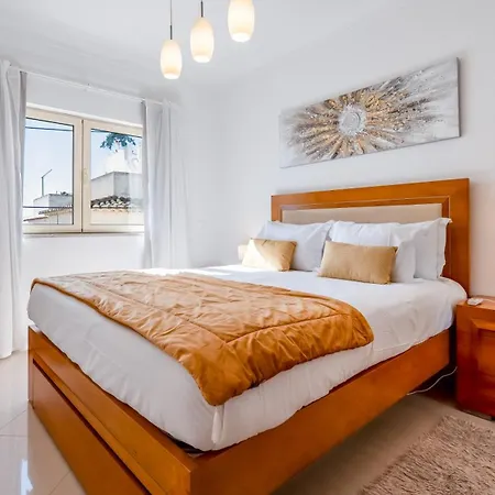 Family-friendly With Ac & Patio By Lovelystay Casa de Férias